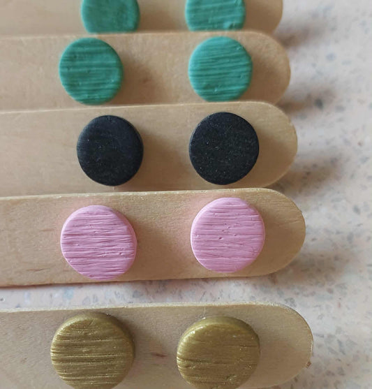 Brushed texture studs